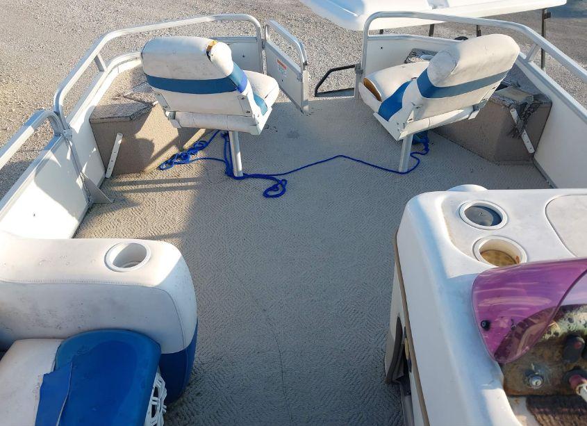 Photo 5 of 2008 Tracker Suntracher FISHIN BA (VIN BUJ03601F708)