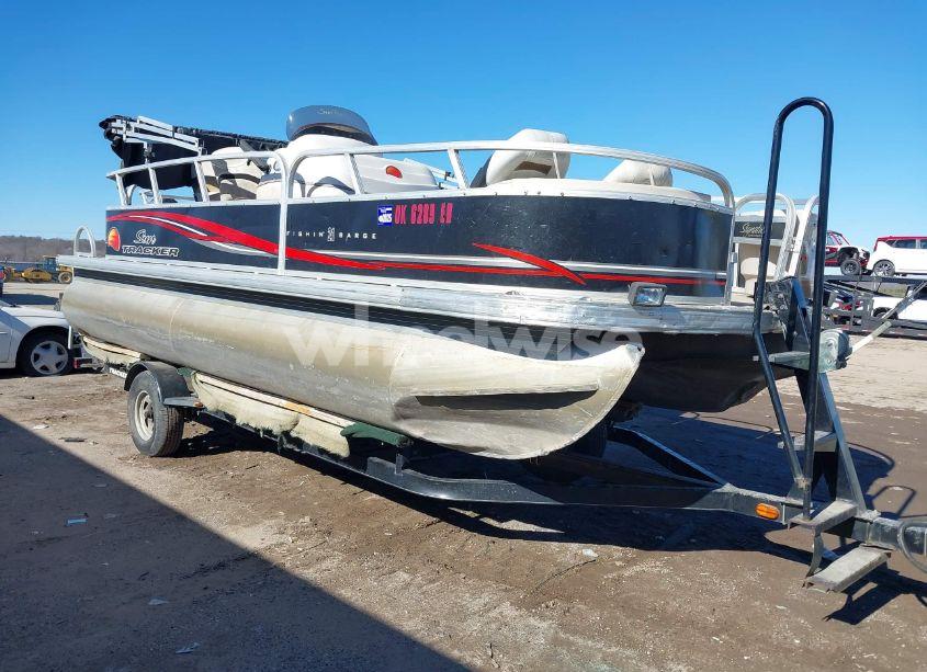 2010 Suntracker Pontoon 21FT (VIN BUJ09031J011) main photo