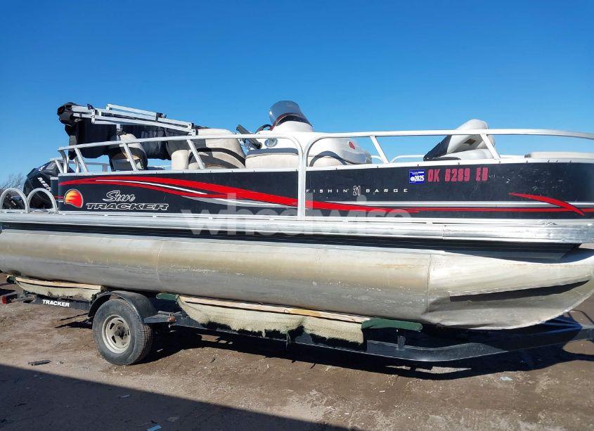 Photo 13 of 2010 Suntracker Pontoon 21FT (VIN BUJ09031J011)