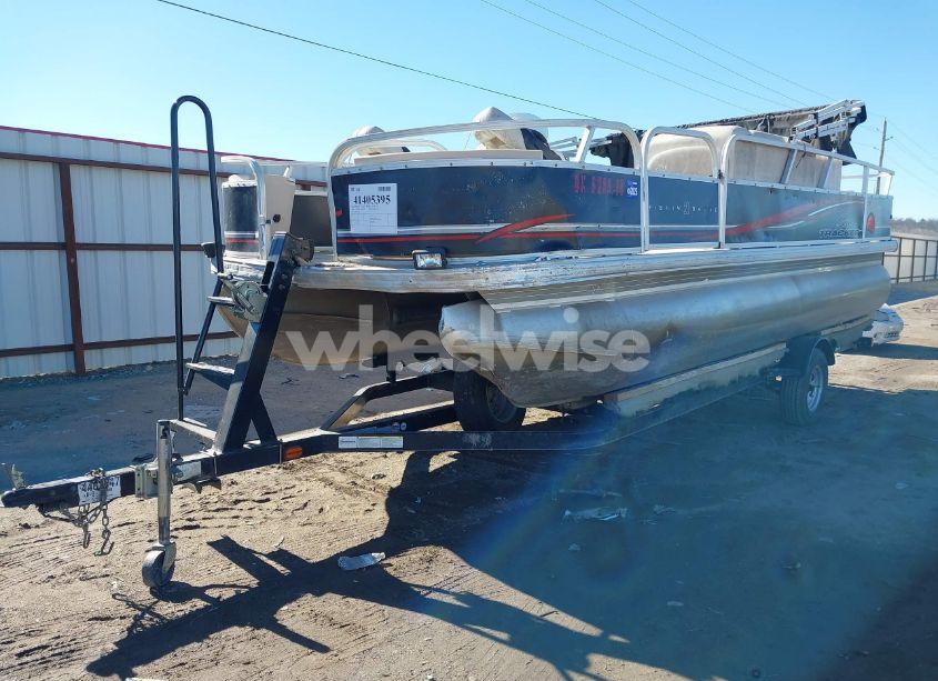 Photo 2 of 2010 Suntracker Pontoon 21FT (VIN BUJ09031J011)