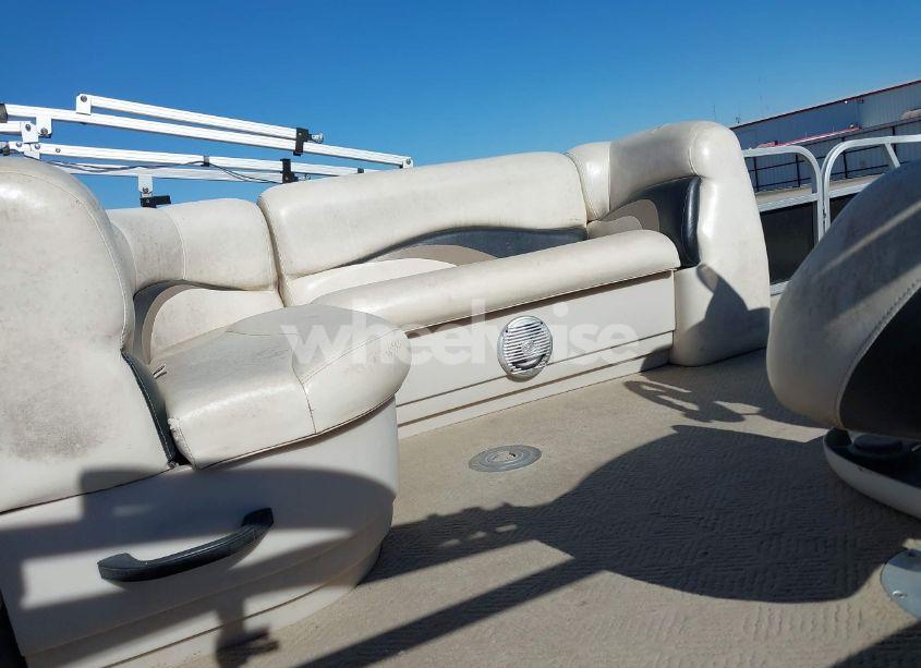 Photo 5 of 2010 Suntracker Pontoon 21FT (VIN BUJ09031J011)