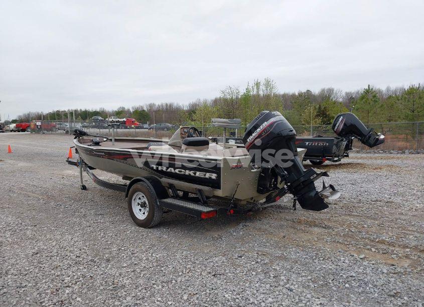 Photo 3 of 2002 Tracker Unknown N/A (VIN BUJ2475DC202)