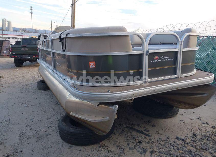 Photo 2 of 2023 Suntracker Pb18 DLX (VIN BUJ48373D323)