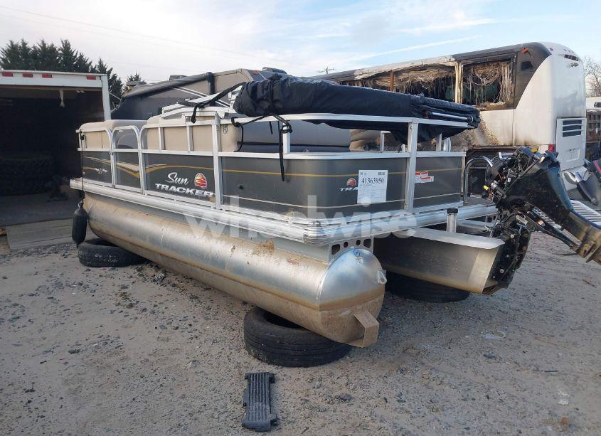 Photo 4 of 2023 Suntracker Pb18 DLX (VIN BUJ48373D323)