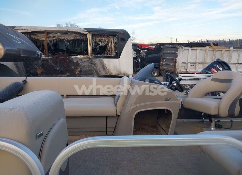 Photo 5 of 2023 Suntracker Pb18 DLX (VIN BUJ48373D323)