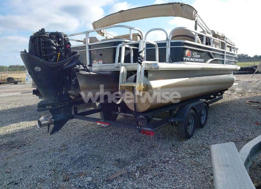 Photo 4 of 2018 Suntracker Other N/A (VIN BUJ53806I718)