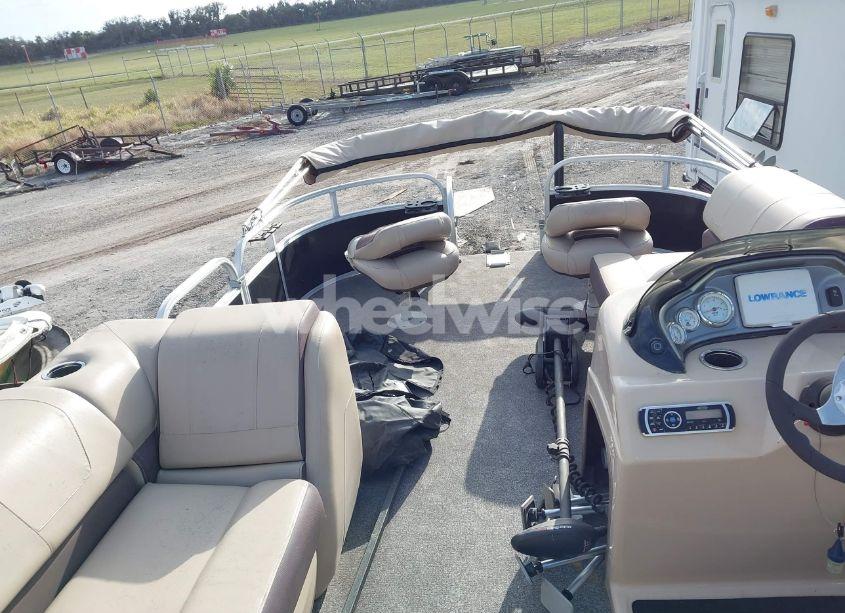 Photo 5 of 2018 Suntracker Other N/A (VIN BUJ53806I718)