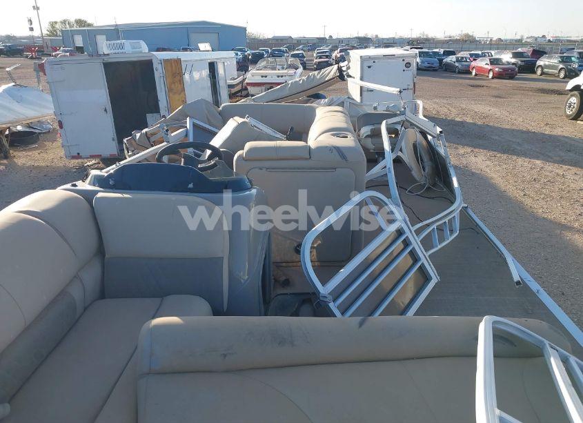 Photo 5 of 2021 Suntracker Other N/A (VIN BUJ62675G021)