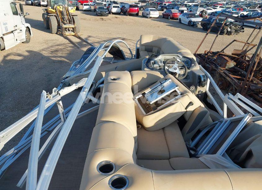 Photo 8 of 2021 Suntracker Other N/A (VIN BUJ62675G021)