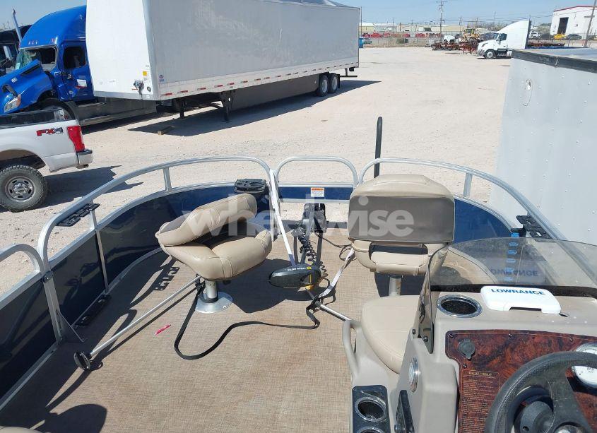 Photo 8 of 2023 Suntracker Other N/A (VIN BUJ86060K223)