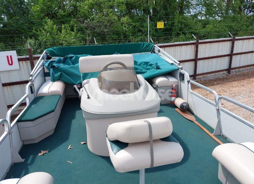 Photo 8 of 1998 Suntracker Poonton N/A (VIN BUJ92890B898)