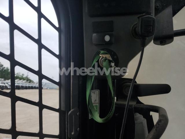 Photo 8 of 2010 CATERPILLAR 272C SKID STEER LOADER N/A (VIN CAT0272CVRED00395)