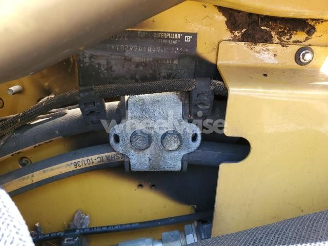 Photo 2 of 2022 CATERPILLAR 299D3 XE TRACKED SKID STEER LOADER (VIN CAT0299DEBX904326)