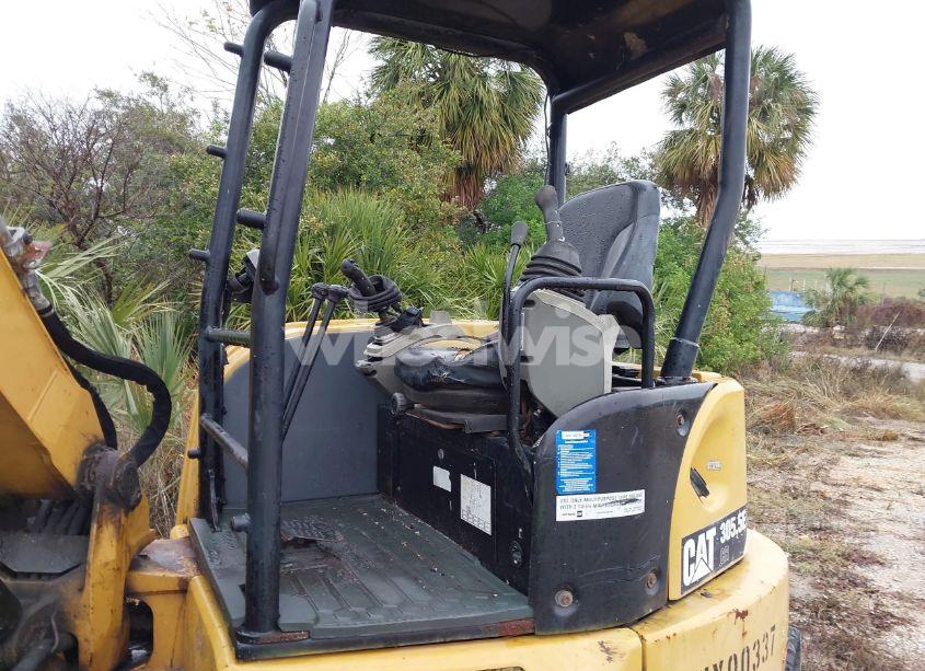 Photo 5 of 2015 Caterpillar 305.5e2 MINI EXCAVATOR (VIN CAT3055ECEJX00337)