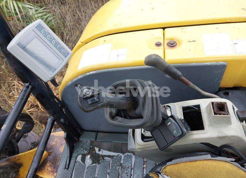 Photo 7 of 2015 Caterpillar 305.5e2 MINI EXCAVATOR (VIN CAT3055ECEJX00337)