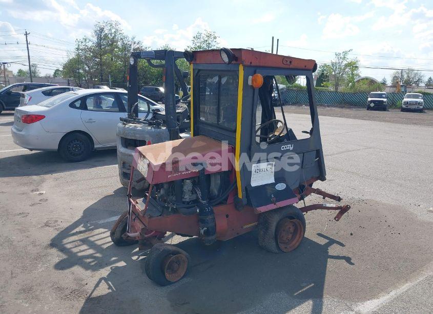2000 Toro Forklift