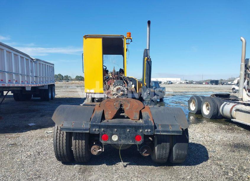 Photo 14 of 2016 Ottawa Yard SPOTTER (VIN EINJ817EE16340664)