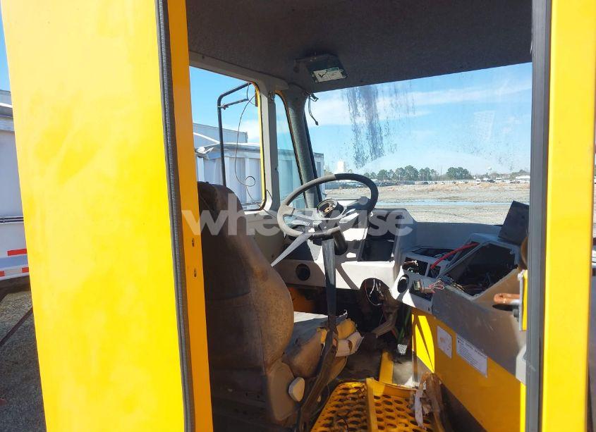 Photo 6 of 2016 Ottawa Yard SPOTTER (VIN EINJ817EE16340664)