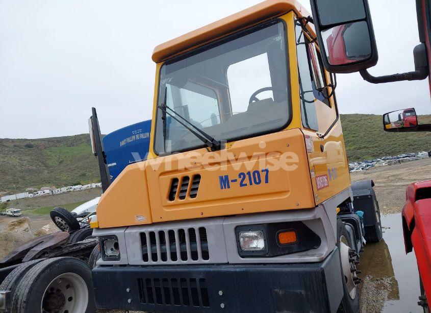 Photo 2 of 2018 Ottawa Yard SPOTTER (VIN EINJ817EE18348825)