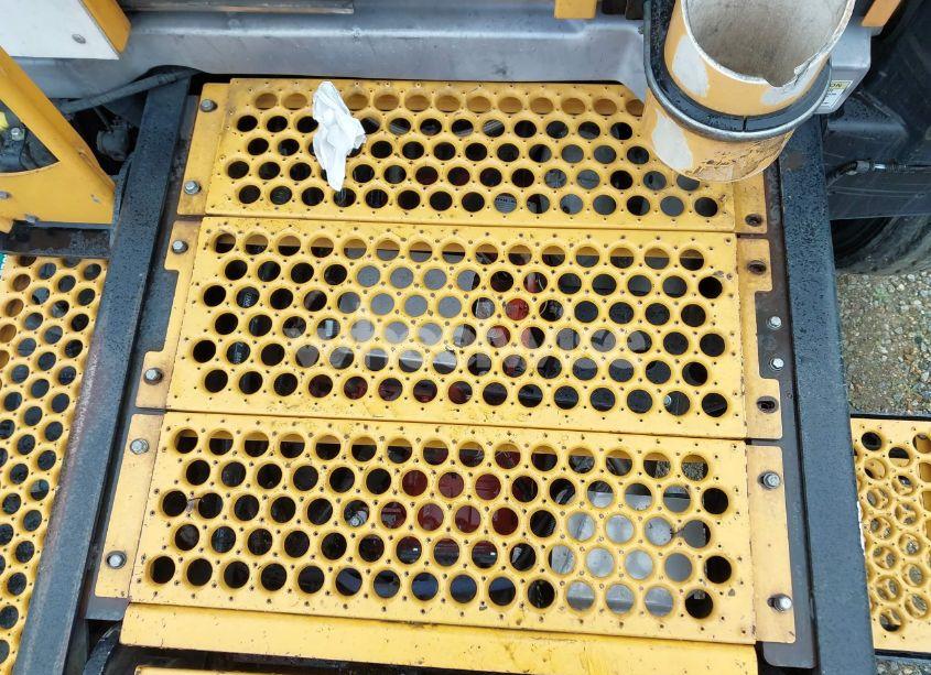 Photo 9 of 2018 Ottawa Yard SPOTTER (VIN EINJ817EE18348825)