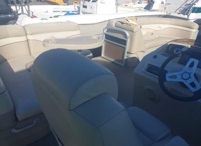 Photo 5 of 2015 Bennington Other (VIN ETWA9136L415)