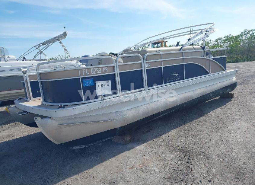 Photo 2 of 2014 Bennington Other (VIN ETWC5121L314)