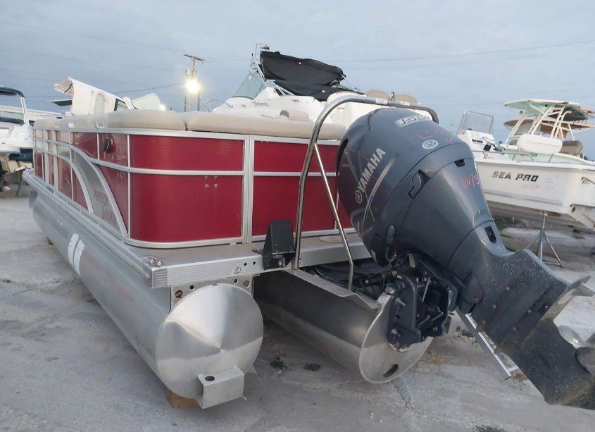 Photo 3 of 2016 Bennington Other (VIN ETWD1287B616)