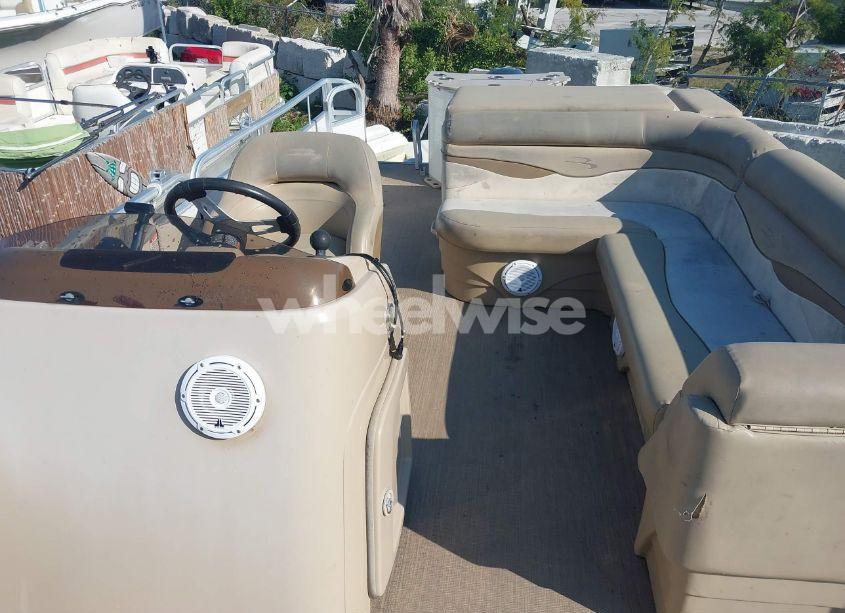 Photo 8 of 2018 Bennington Other (VIN ETWE8620F718)