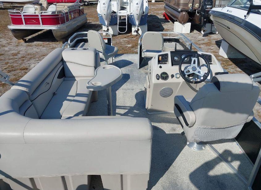 Photo 8 of 2019 Bennington Other N/A (VIN ETWG9184A919)