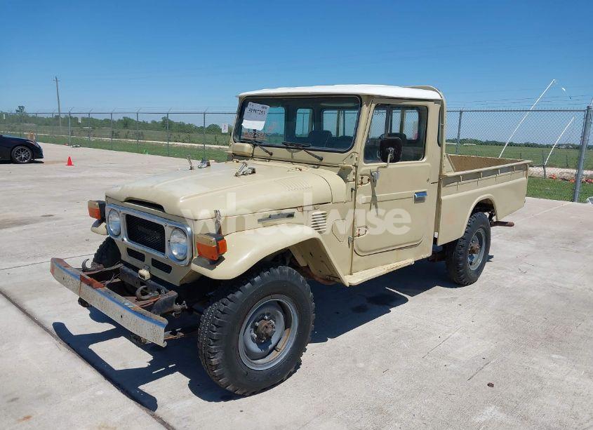 Photo 2 of 1983 Toyota Pickup (VIN FJ45344589)