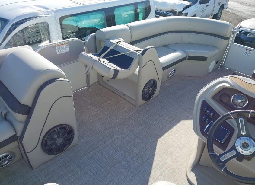 Photo 5 of 2019 Southbay Boat & TRAILER (VIN FRU42696J819)