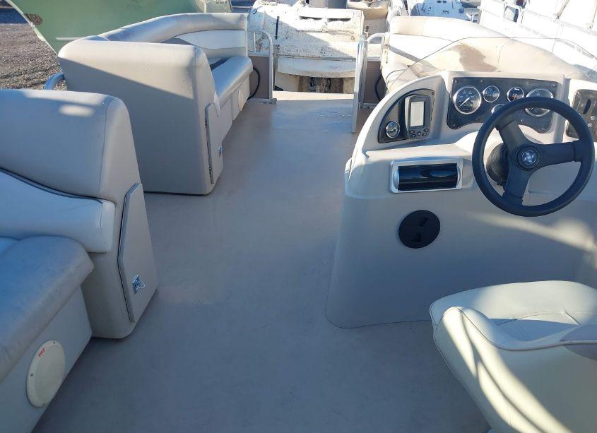 Photo 5 of 2012 Sweetwater Boat (VIN GDY2876TB212)