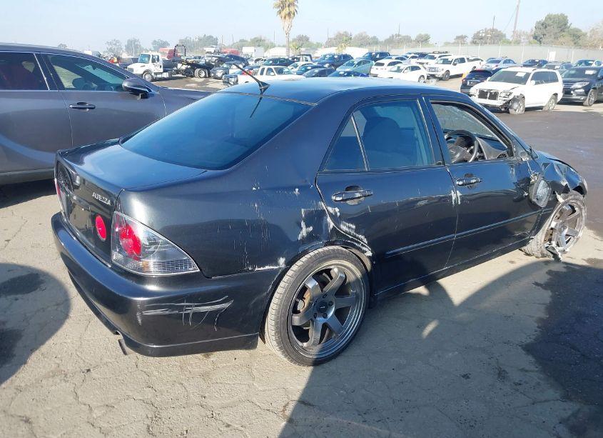 Photo 4 of 1999 Toyota Altezza (VIN GXE100008348)