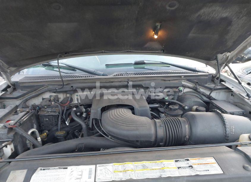 Photo 10 of 2002 Ford Expedition (VIN IFMPU16L32LA44551)