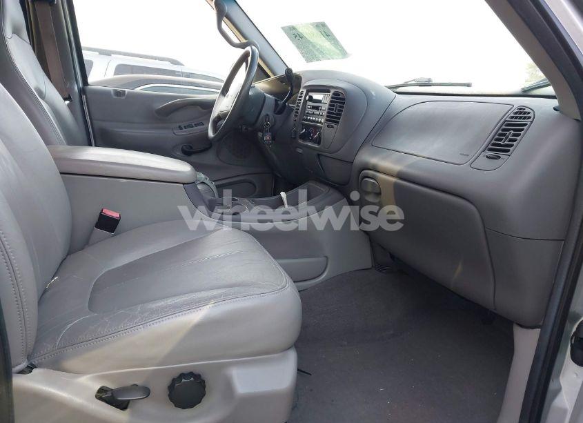 Photo 5 of 2002 Ford Expedition (VIN IFMPU16L32LA44551)