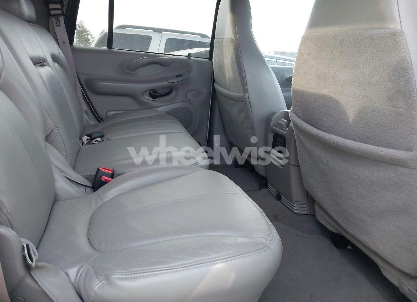 Photo 8 of 2002 Ford Expedition (VIN IFMPU16L32LA44551)