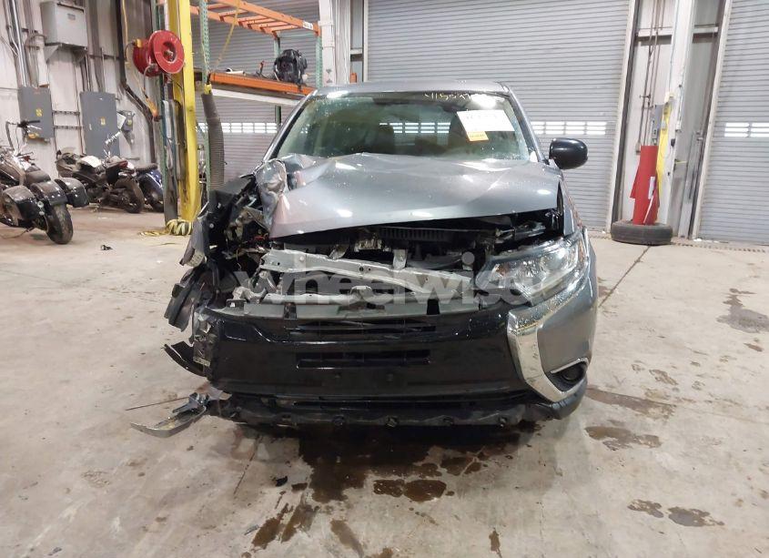 Photo 12 of 2018 Mitsubishi Outlander ES (VIN JA4AD2A30JJ003838)