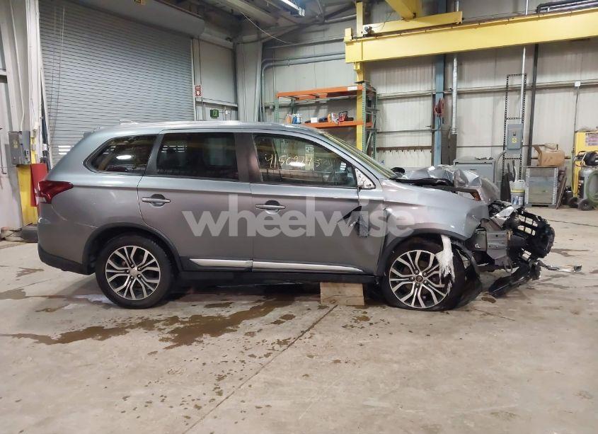 Photo 13 of 2018 Mitsubishi Outlander ES (VIN JA4AD2A30JJ003838)