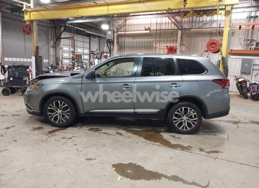 Photo 14 of 2018 Mitsubishi Outlander ES (VIN JA4AD2A30JJ003838)