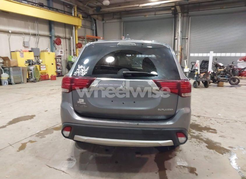 Photo 16 of 2018 Mitsubishi Outlander ES (VIN JA4AD2A30JJ003838)
