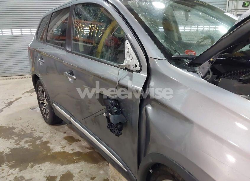 Photo 17 of 2018 Mitsubishi Outlander ES (VIN JA4AD2A30JJ003838)