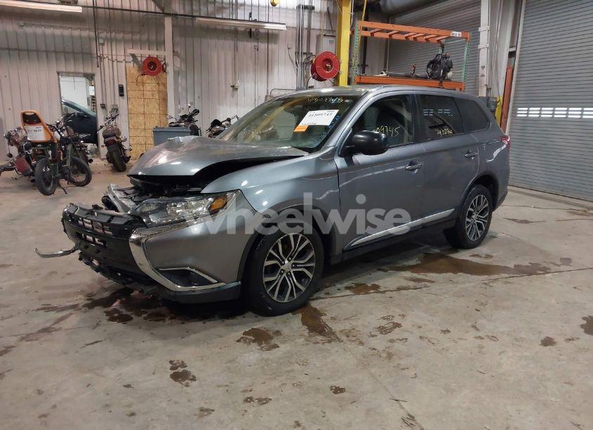 Photo 2 of 2018 Mitsubishi Outlander ES (VIN JA4AD2A30JJ003838)