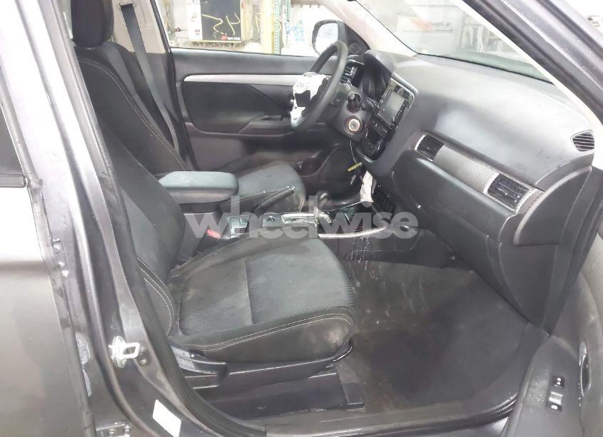 Photo 5 of 2018 Mitsubishi Outlander ES (VIN JA4AD2A30JJ003838)