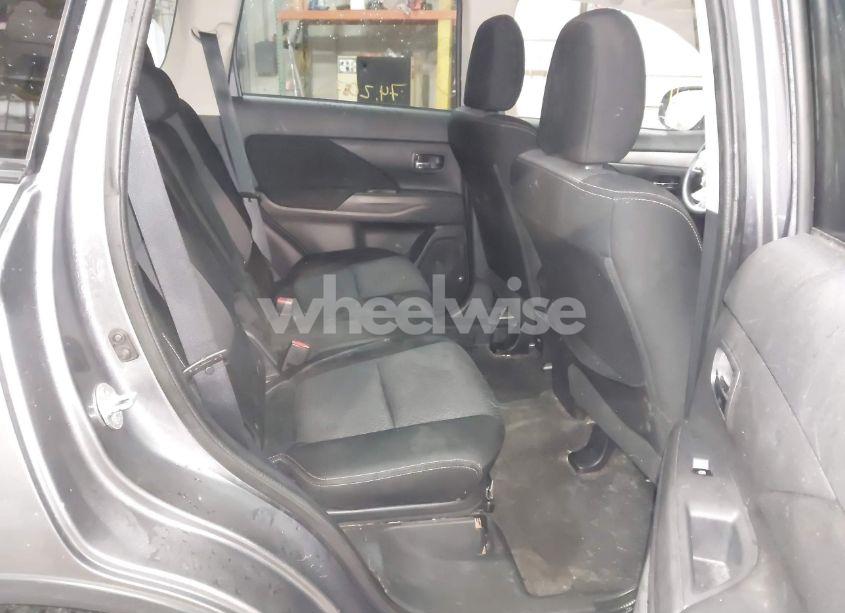 Photo 8 of 2018 Mitsubishi Outlander ES (VIN JA4AD2A30JJ003838)