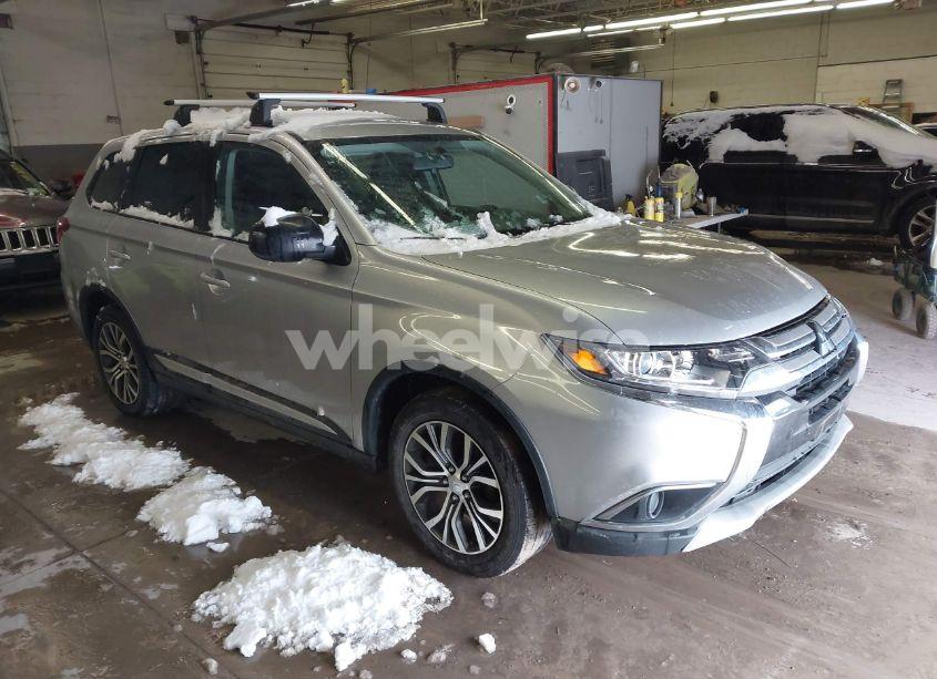 2018 Mitsubishi Outlander ES (VIN JA4AD2A30JZ011486) main photo