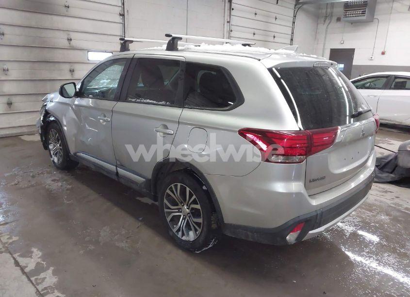 Photo 3 of 2018 Mitsubishi Outlander ES (VIN JA4AD2A30JZ011486)