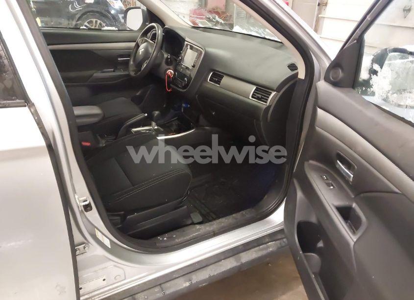 Photo 5 of 2018 Mitsubishi Outlander ES (VIN JA4AD2A30JZ011486)