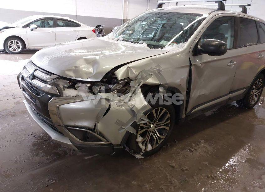 Photo 6 of 2018 Mitsubishi Outlander ES (VIN JA4AD2A30JZ011486)