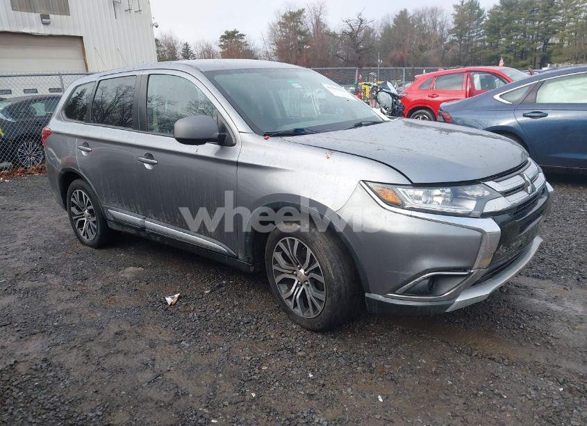 2018 Mitsubishi Outlander ES (VIN JA4AD2A30JZ038235) main photo
