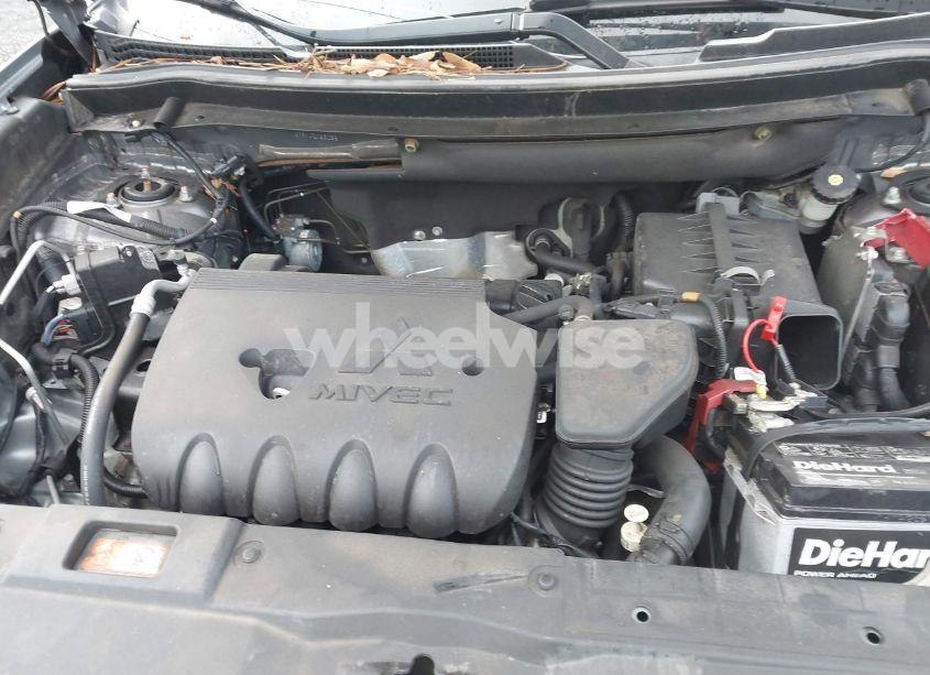 Photo 10 of 2018 Mitsubishi Outlander ES (VIN JA4AD2A30JZ038235)